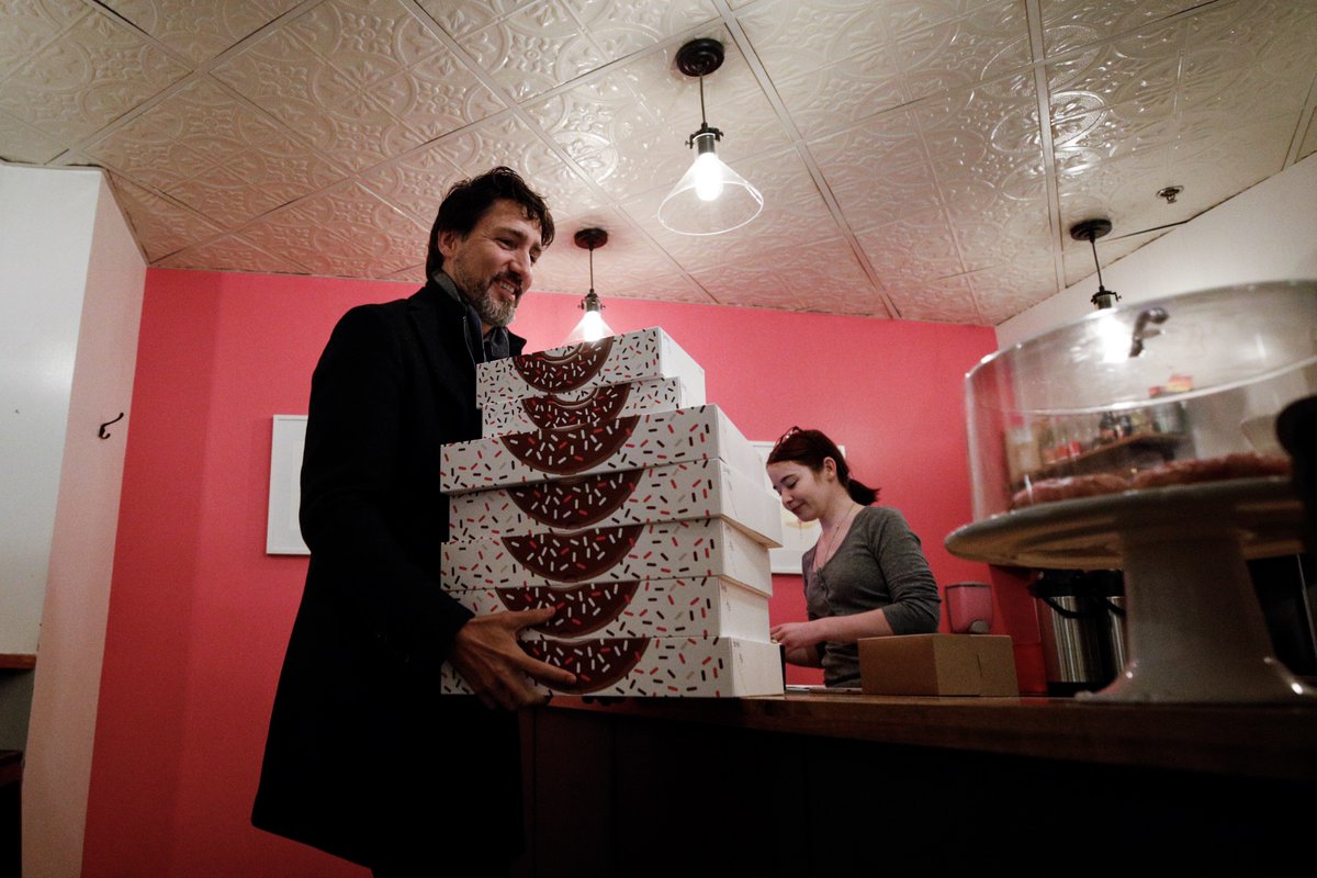 Justin Trudeau doughnut buying photo
