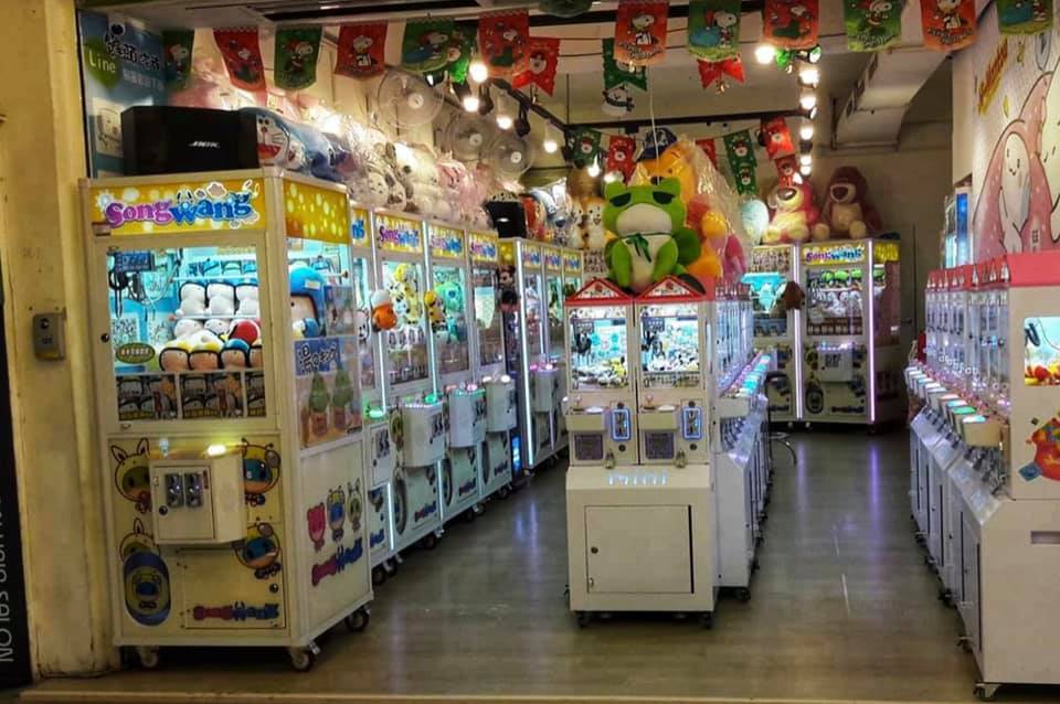 Taiwan cracks down on claw machines face mask prizes