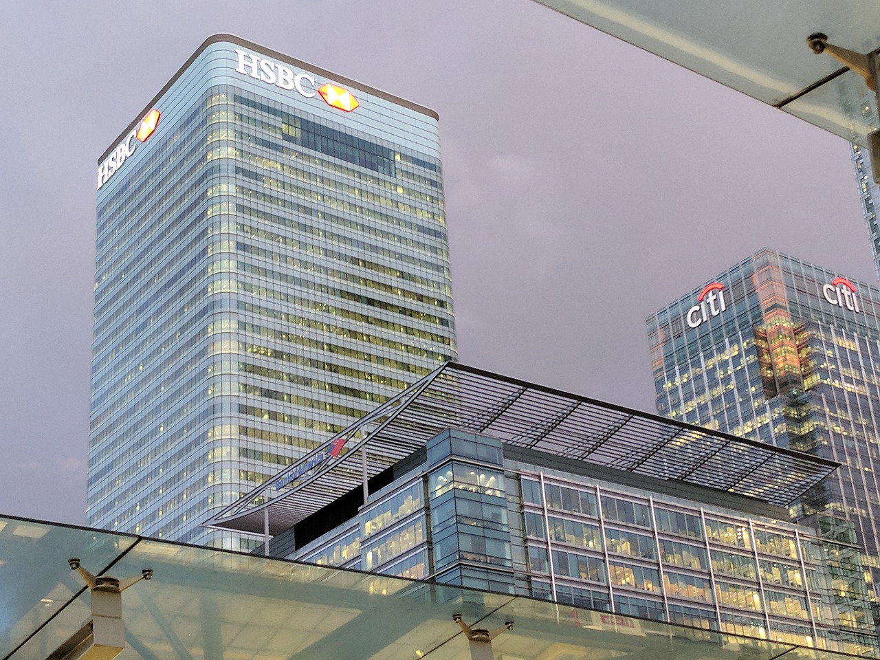 HSBC job cuts following decline in profits