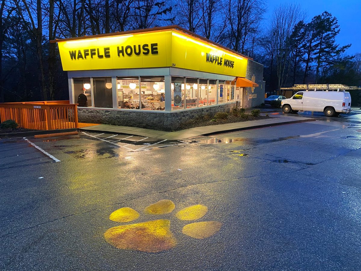 Waffle House closes