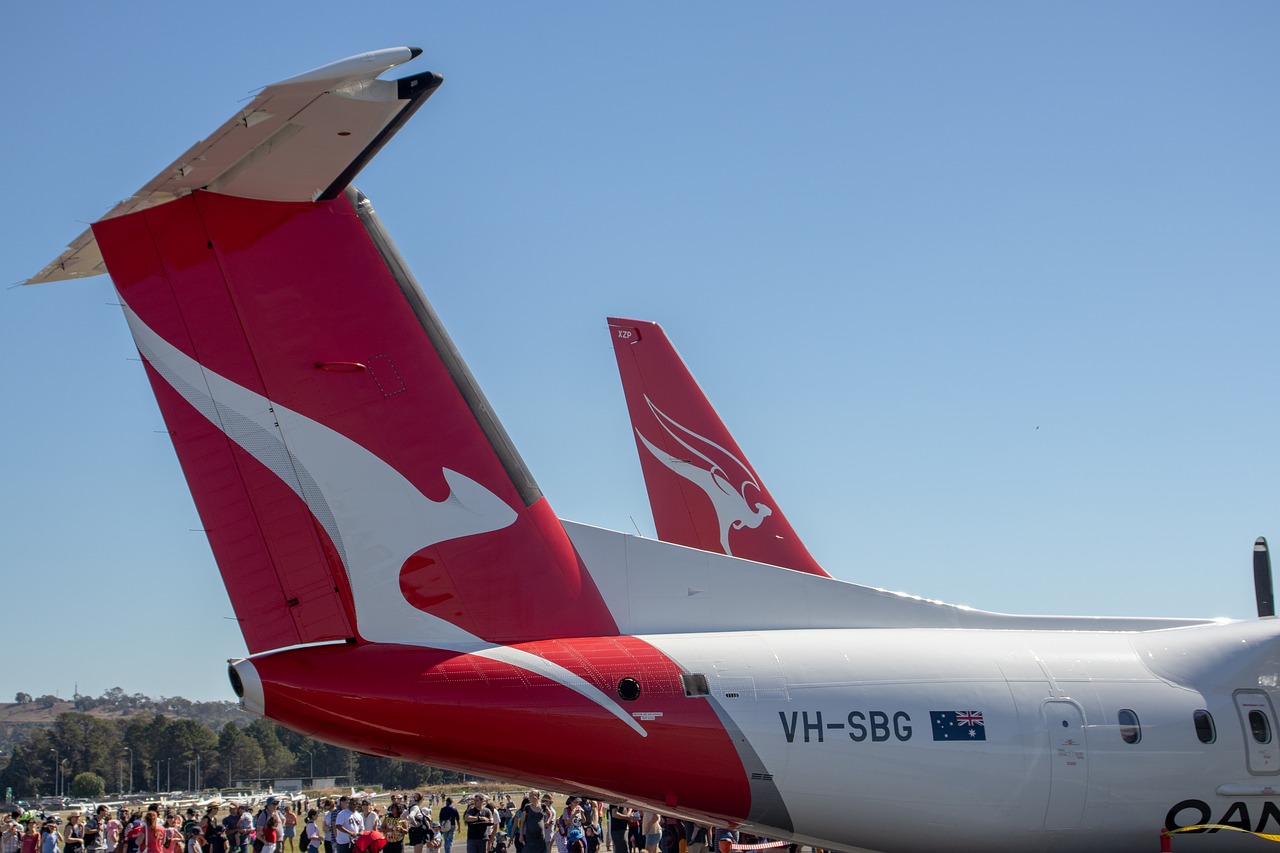 Qantas cost-cutting reducing flights, executive pay coronavirus outbreak
