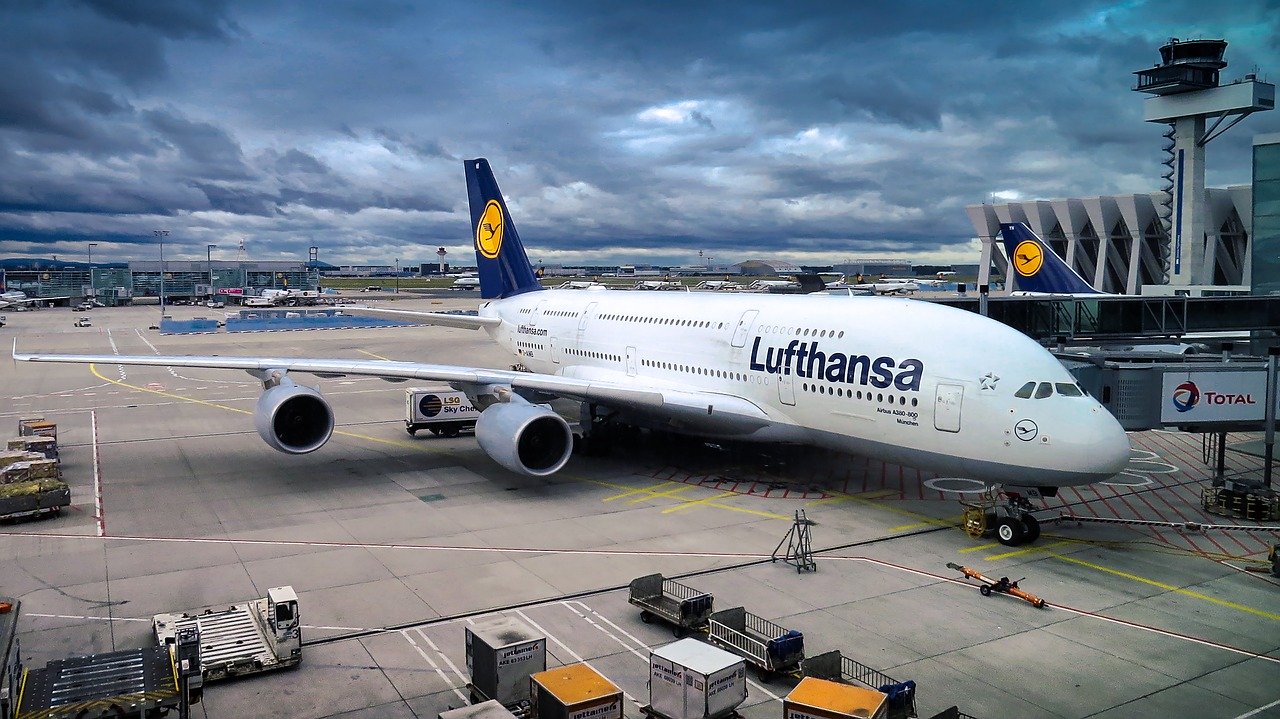 Lufthansa cut jobs