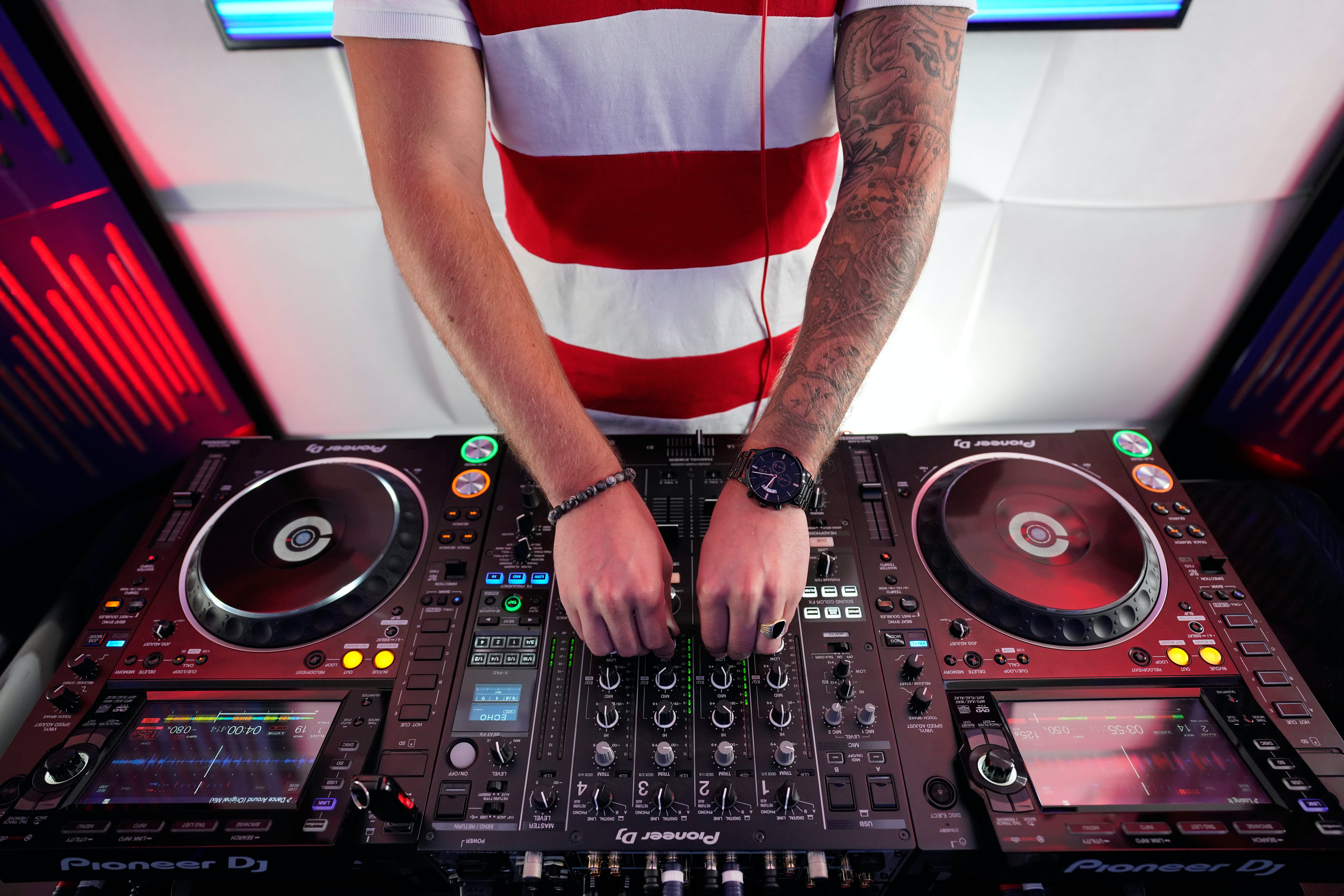 Learn How to Be a DJ with the Help of This App