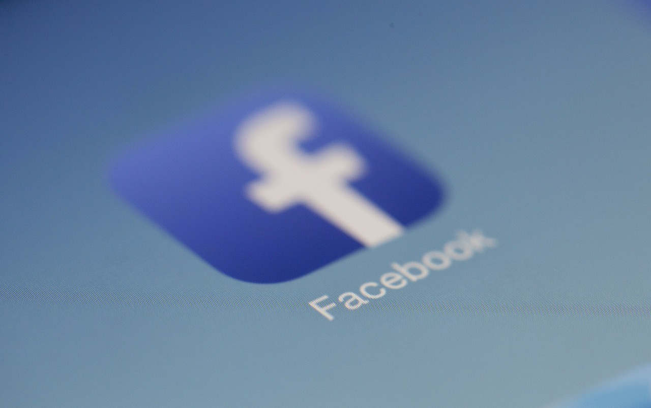 Facebook reports 22% revenue growth but active users to decline