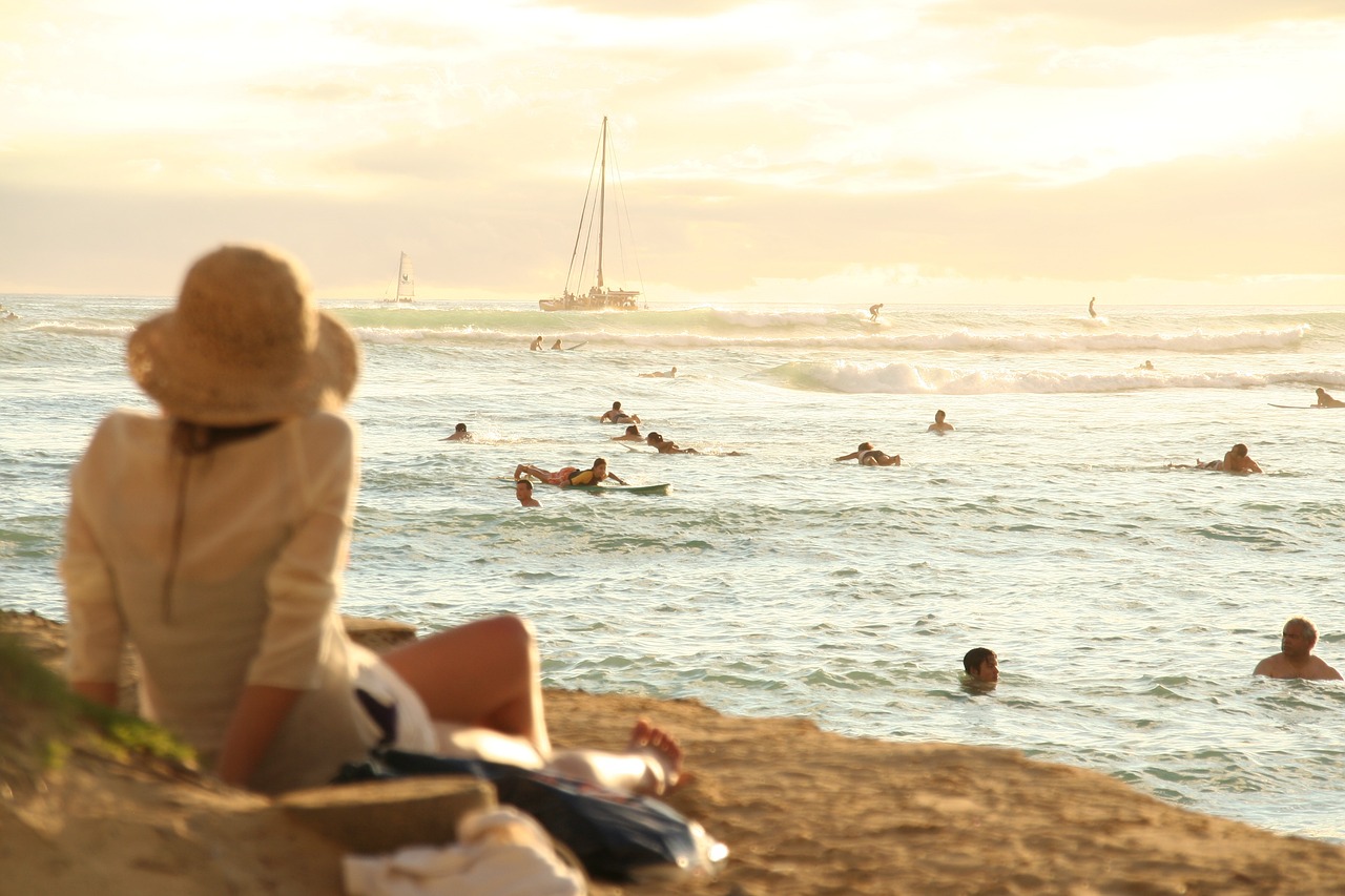 Hawaii offers free round trip tickets to attract temporary residents